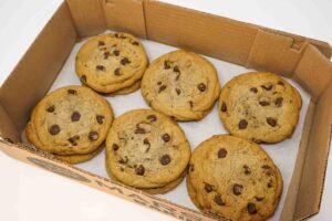 90204-milk-chocolate-chip-cookie-banquet-box