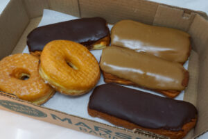 Assorted Raised Donuts - 6pk